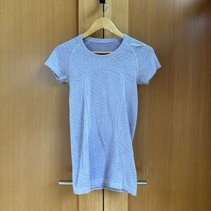 Lululemon Womens Swiftly Tech T-Shirt Size 4 Lavender